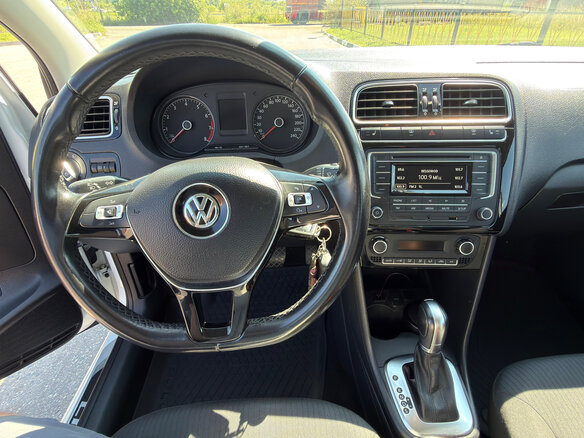 2017 Volkswagen Polo V Рестайлинг, белый, 1146000 рублей - вид 12