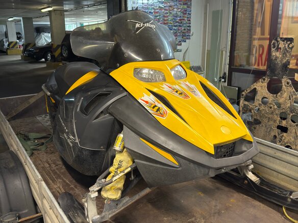 2005 BRP Ski-Doo Mach Z, жёлтый, 550000 рублей - вид 16