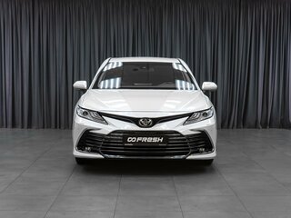 2022 Toyota Camry VIII (XV70) Рестайлинг, белый, 3689000 рублей, вид 3