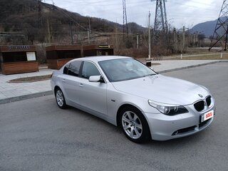 2004 BMW 5 серии 525i V (E60/E61), серебристый, 960000 рублей, вид 1