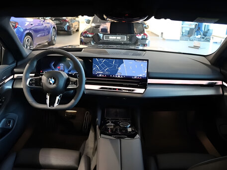 2025 BMW 5 серии 520d xDrive VIII (G60/G61/G68), серый, 7290000 рублей, вид 5