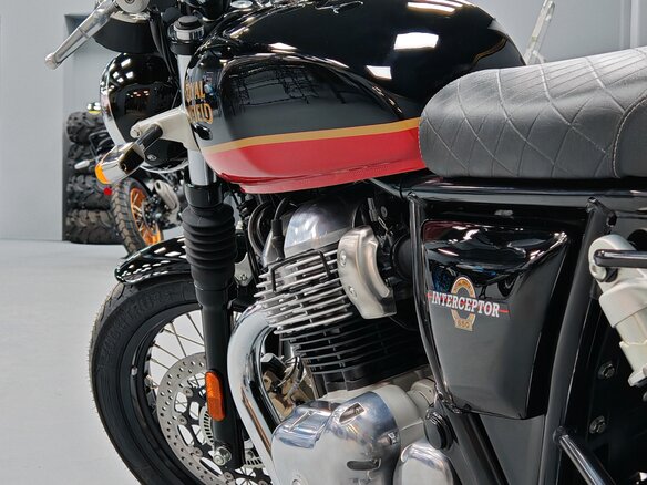 2025 Royal Enfield Interceptor, чёрный, 699000 рублей - вид 22
