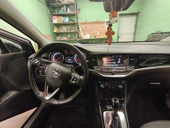2020 Opel Astra K Рестайлинг, чёрный, 1450000 рублей - вид 15