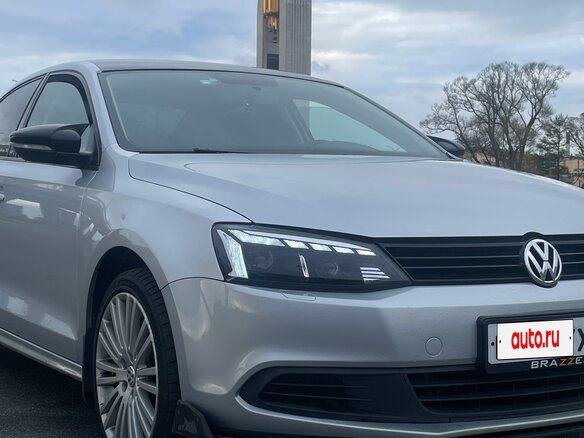 2012 Volkswagen Jetta VI, серебристый, 950000 рублей - вид 2