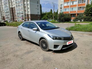 2014 Toyota Corolla XI (E160, E170, E180), серебристый, 1500000 рублей, вид 3