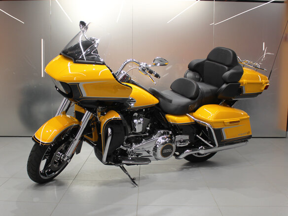 2022 Harley-Davidson CVO Road Glide, жёлтый, 5364828 рублей - вид 3
