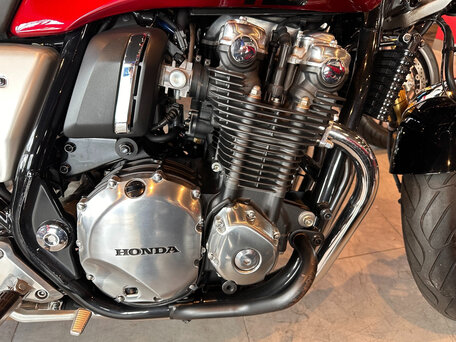 2017 Honda CB 1100, красный, 1430000 рублей, вид 4