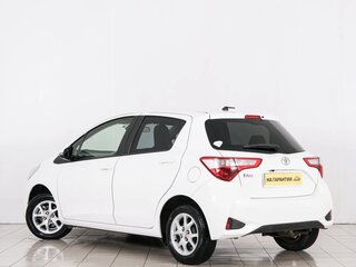 2019 Toyota Vitz III (XP130) Рестайлинг 2, белый, 999000 рублей, вид 4