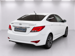 2015 Hyundai Solaris I Рестайлинг, белый, 900000 рублей, вид 4