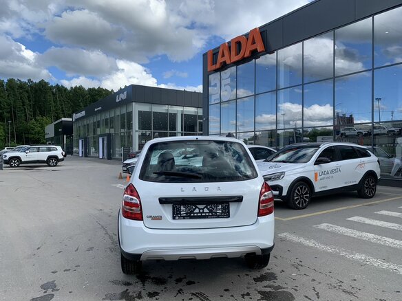 2026 Lada (ВАЗ) Granta Cross I Рестайлинг, белый - вид 7