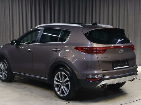 2018 Kia Sportage IV Рестайлинг, коричневый, 1949000 рублей, вид 4