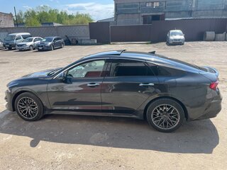 2021 Kia K5 III, серый, 2800000 рублей, вид 3