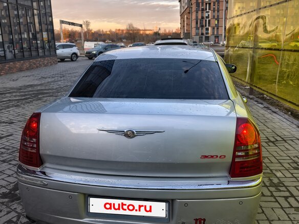 2005 Chrysler 300C I, серый, 750000 рублей - вид 12
