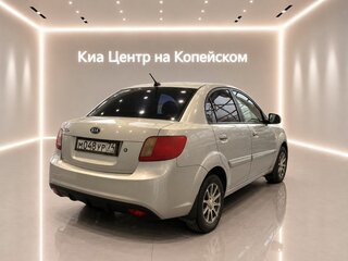 2011 Kia Rio II Рестайлинг, серебристый, 495000 рублей, вид 4