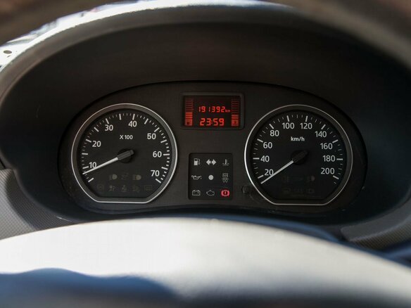 2011 Renault Logan I Рестайлинг, красный - вид 18