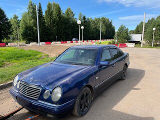 1995 Mercedes-Benz E-Класс 230 II (W210, S210), синий, 250000 рублей, вид 1