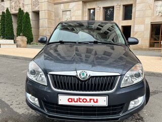 2011 Skoda Fabia II Рестайлинг, серый, 900000 рублей, вид 2