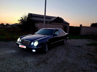 2000 Mercedes-Benz E-Класс 280 II (W210, S210) Рестайлинг, синий, 800000 рублей, вид 2