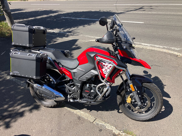 2025 Honda CB 190X (Wuyang), красный, 198000 рублей