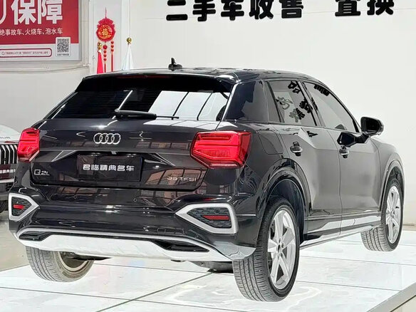 2022 Audi Q2 35 TFSI I Рестайлинг, чёрный - вид 2
