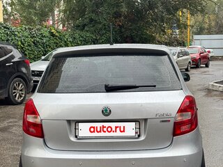 2012 Skoda Fabia II Рестайлинг, серебристый, 750000 рублей, вид 3