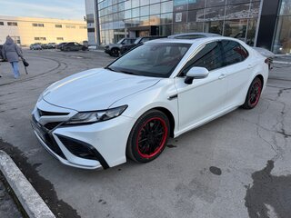 2022 Toyota Camry VIII (XV70) Рестайлинг, белый, 3888000 рублей, вид 1