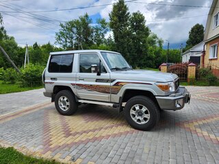 2021 Toyota Land Cruiser 71 70 Series Рестайлинг 1, серый, 6750000 рублей, вид 3
