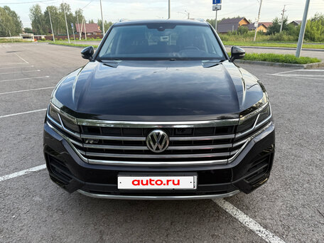 2018 Volkswagen Touareg III, чёрный, 5500000 рублей, вид 3