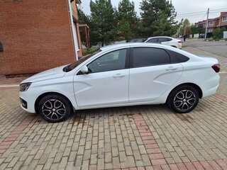 2023 Lada (ВАЗ) Vesta I Рестайлинг (NG), белый, 1080000 рублей, вид 3