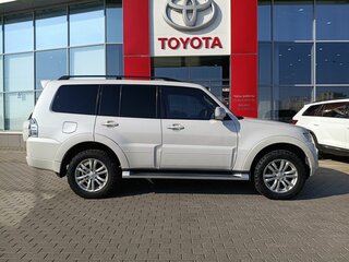 2014 Mitsubishi Pajero IV Рестайлинг 1, белый, 2429000 рублей, вид 4