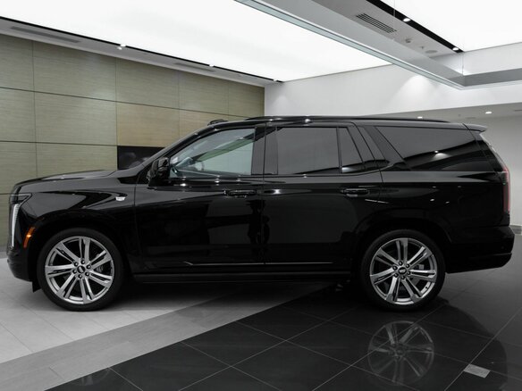 2026 Cadillac Escalade V Рестайлинг, чёрный, 21029900 рублей - вид 2