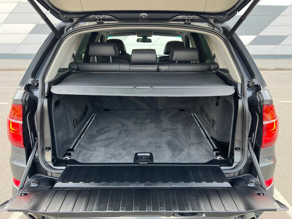 2013 BMW X5 35i II (E70) Рестайлинг, серый, 2090000 рублей - вид 18