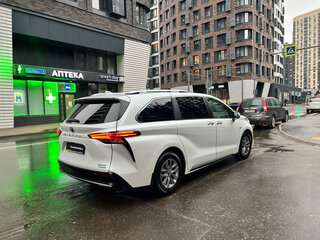 2022 Toyota Sienna IV, белый, 6100000 рублей, вид 3