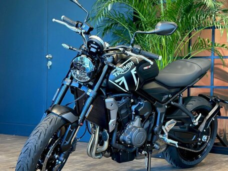 2026 Triumph Trident 660, чёрный, 1250000 рублей, вид 4