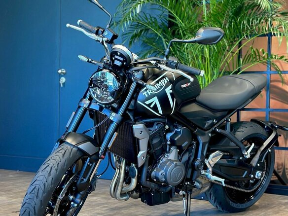 2026 Triumph Trident 660, чёрный, 1250000 рублей - вид 3