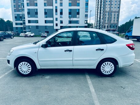 2018 Lada (ВАЗ) Granta I Рестайлинг, белый, 529000 рублей, вид 3