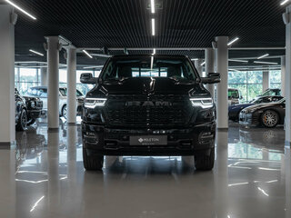 2026 Ram 1500 Crew Cab V Рестайлинг, чёрный, 10050000 рублей, вид 3