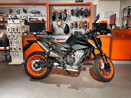 2026 KTM 790 Duke, чёрный, 1150000 рублей, вид 2