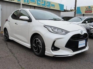 2023 Toyota Yaris IV, белый, 1150400 рублей, вид 3