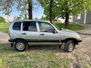 2004 Chevrolet Niva I, серебристый, 338000 рублей, вид 5