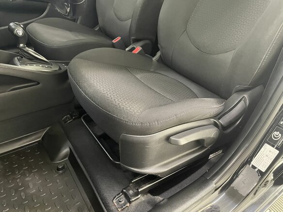 2014 Kia Rio 6-speed III, чёрный - вид 9