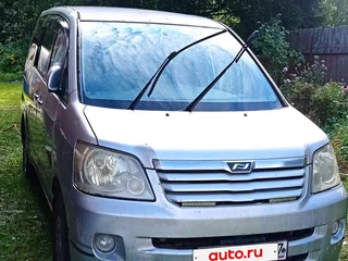 2003 Toyota Noah I (R60), серый, 650000 рублей, вид 1