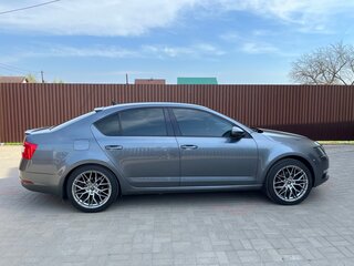 2017 Skoda Octavia III (A7) Рестайлинг, серый, 1600000 рублей, вид 4