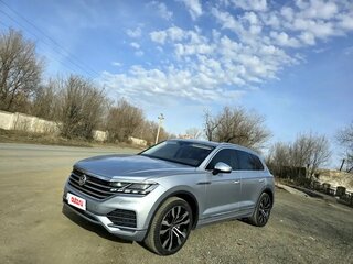 2020 Volkswagen Touareg III, серый, 4850000 рублей, вид 1