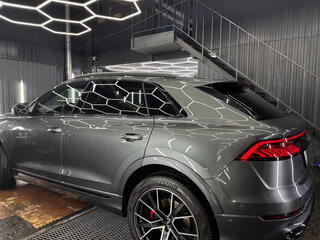 2020 Audi Q8 55 TFSI I (4M), серый, 7380000 рублей, вид 3