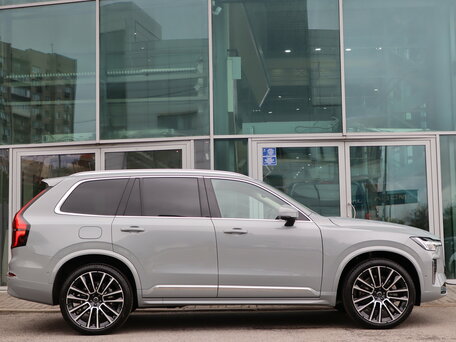 2026 Volvo XC90 B5 II Рестайлинг 2, серый, 11290000 рублей, вид 4