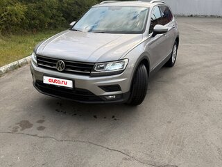 2017 Volkswagen Tiguan II, серебристый, 2350000 рублей, вид 1