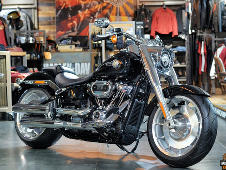 2023 Harley-Davidson Fat Boy, чёрный, 3750000 рублей, вид 2