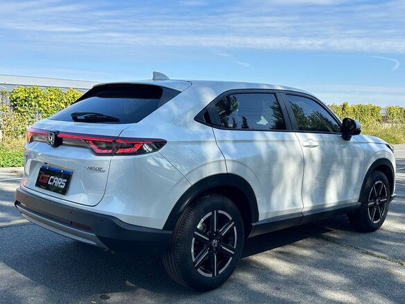 2023 Honda Vezel II, белый, 1830000 рублей - вид 3