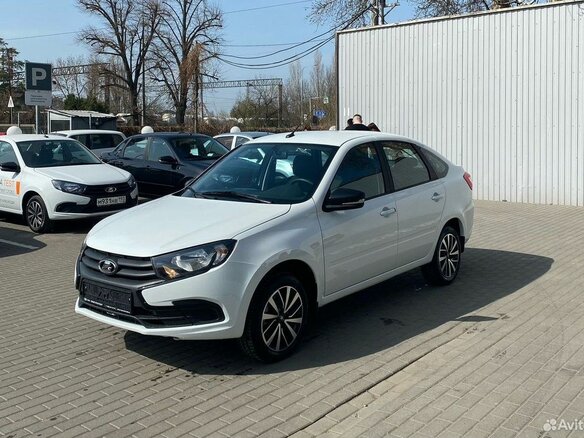2026 Lada (ВАЗ) Granta I Рестайлинг, белый, 1319000 рублей - вид 2